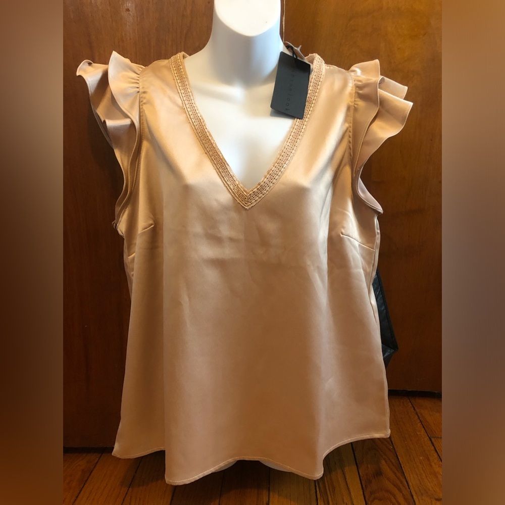 Gibson look blouse. Festive flutter sleeve v-neck. Large